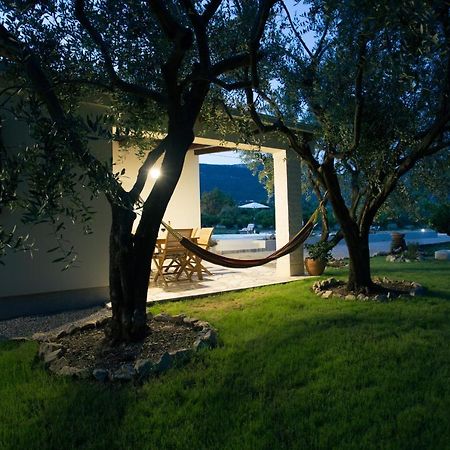 Lodge Jomi Kaštel Novi Kültér fotó