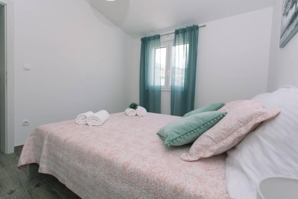 Lodge Jomi Kaštel Novi Kültér fotó