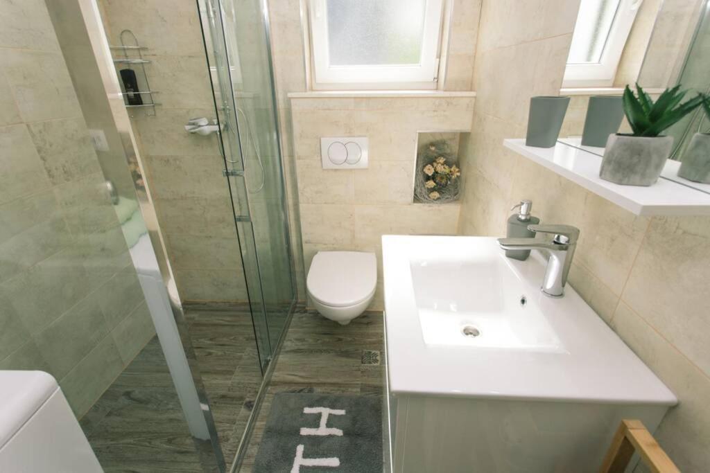 Lodge Jomi Kaštel Novi Kültér fotó